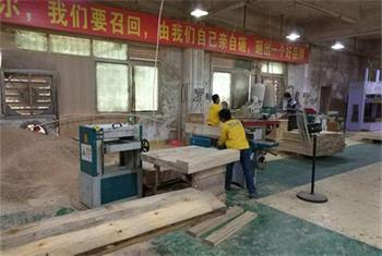 臨近年關，海德利家具餐桌餐椅生產忙，各工序井然有序生產中！