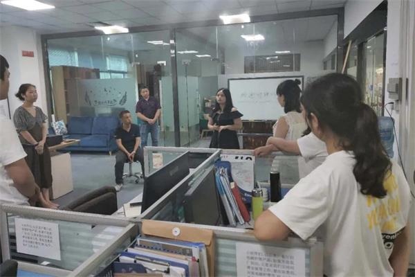 奮進(jìn)成就自我》--記海德利邀請獵聘網(wǎng)工作人員分享成功經(jīng)驗(yàn)